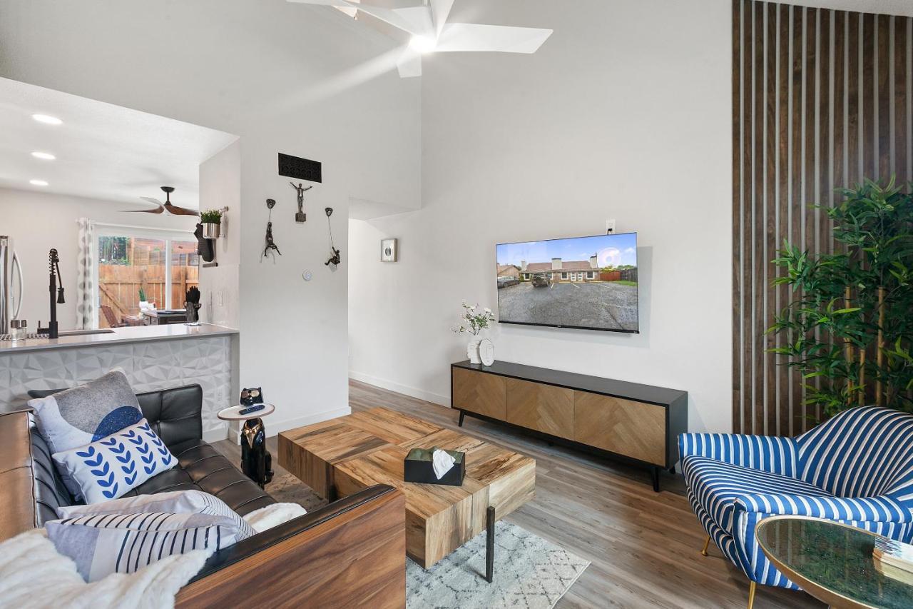 Apartament Contemporary Couples Getaway Near Austin Favorites - Loft 21 Zewnętrze zdjęcie
